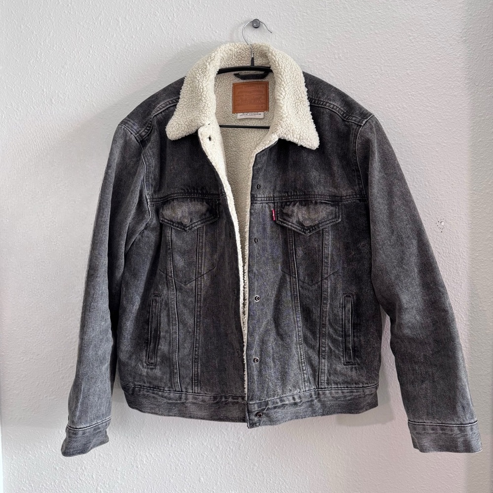 Levi’s Ex-Boyfriend Sherpa Trucker Jacket • Washed Black • Size M